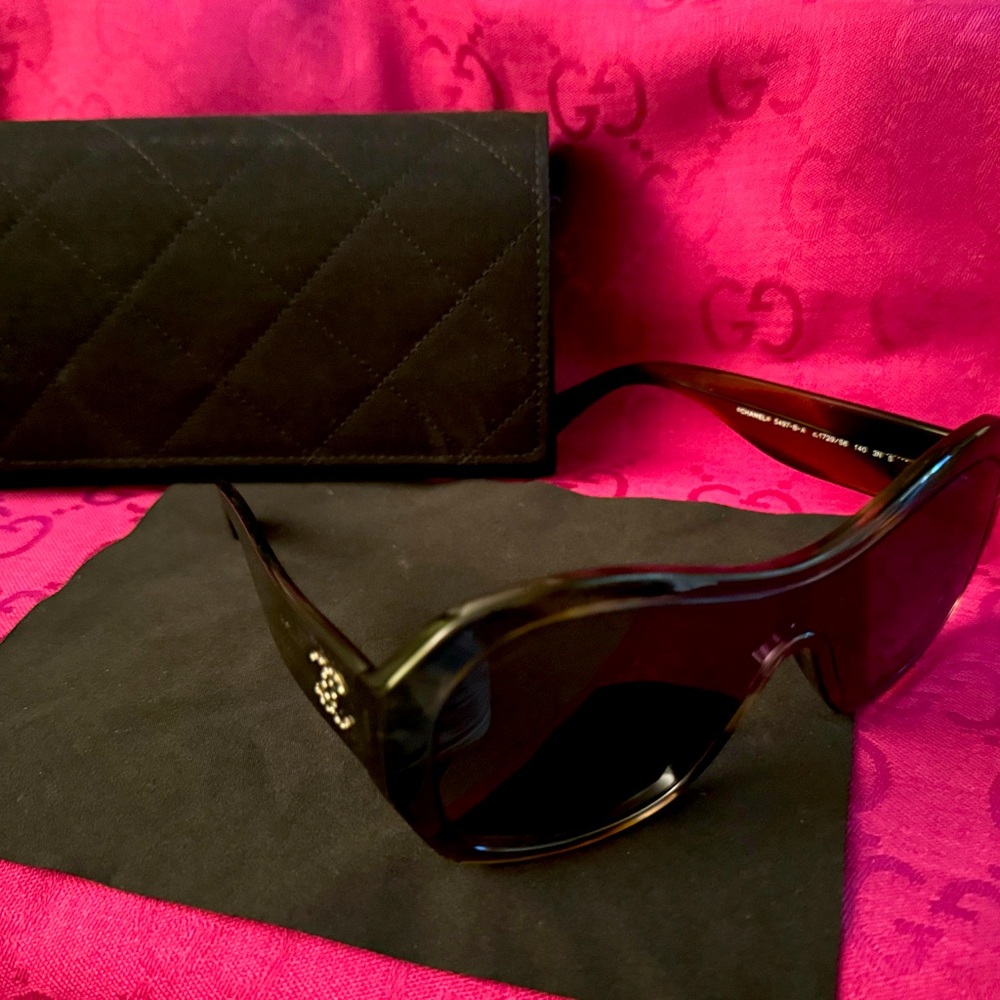 CHANELSmoke gray Sunglasses New 100% Authentic